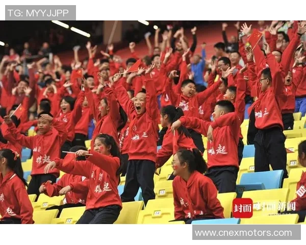 足球明星盛大抵达宝安机场引发球迷热烈追捧与欢呼